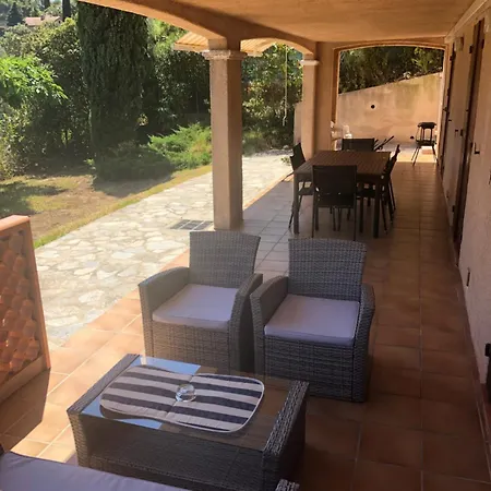 Le Lavandou, Rez De Jardin Dans Villa, 300 M Plages, Vue Mer, 5 Couchages *