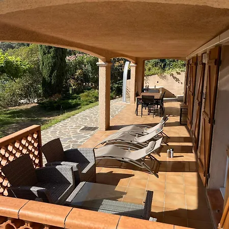 Le Lavandou, Rez De Jardin Dans Villa, 300 M Plages, Vue Mer, 5 Couchages *