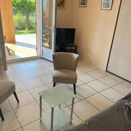 Appartement Le Lavandou, Rez De Jardin Dans Villa, 300 M Plages, Vue Mer, 5 Couchages *