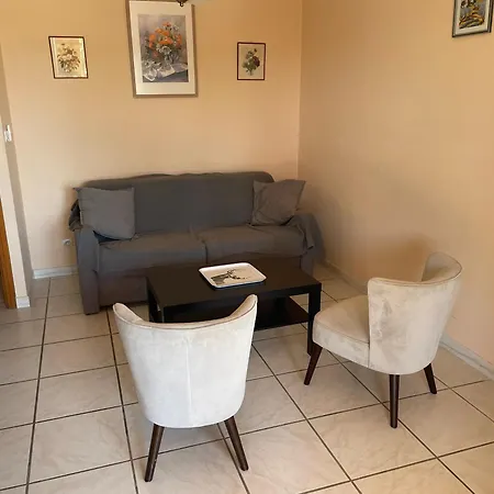 Le Lavandou, Rez De Jardin Dans Villa, 300 M Plages, Vue Mer, 5 Couchages *