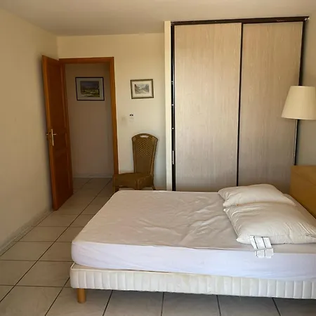 Le Lavandou, Rez De Jardin Dans Villa, 300 M Plages, Vue Mer, 5 Couchages Apartment *