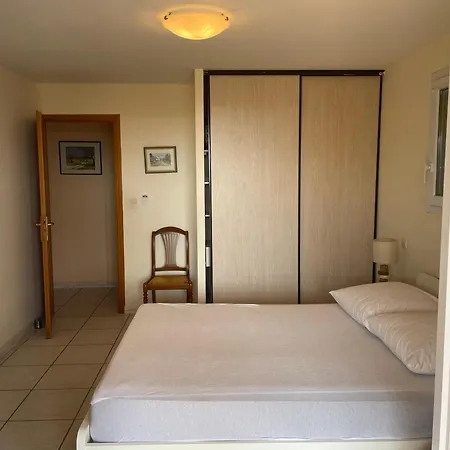 Apartment Le Lavandou, Rez De Jardin Dans Villa, 300 M Plages, Vue Mer, 5 Couchages Le Lavandou