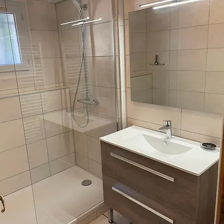 Le Lavandou, Rez De Jardin Dans Villa, 300 M Plages, Vue Mer, 5 Couchages Apartment *